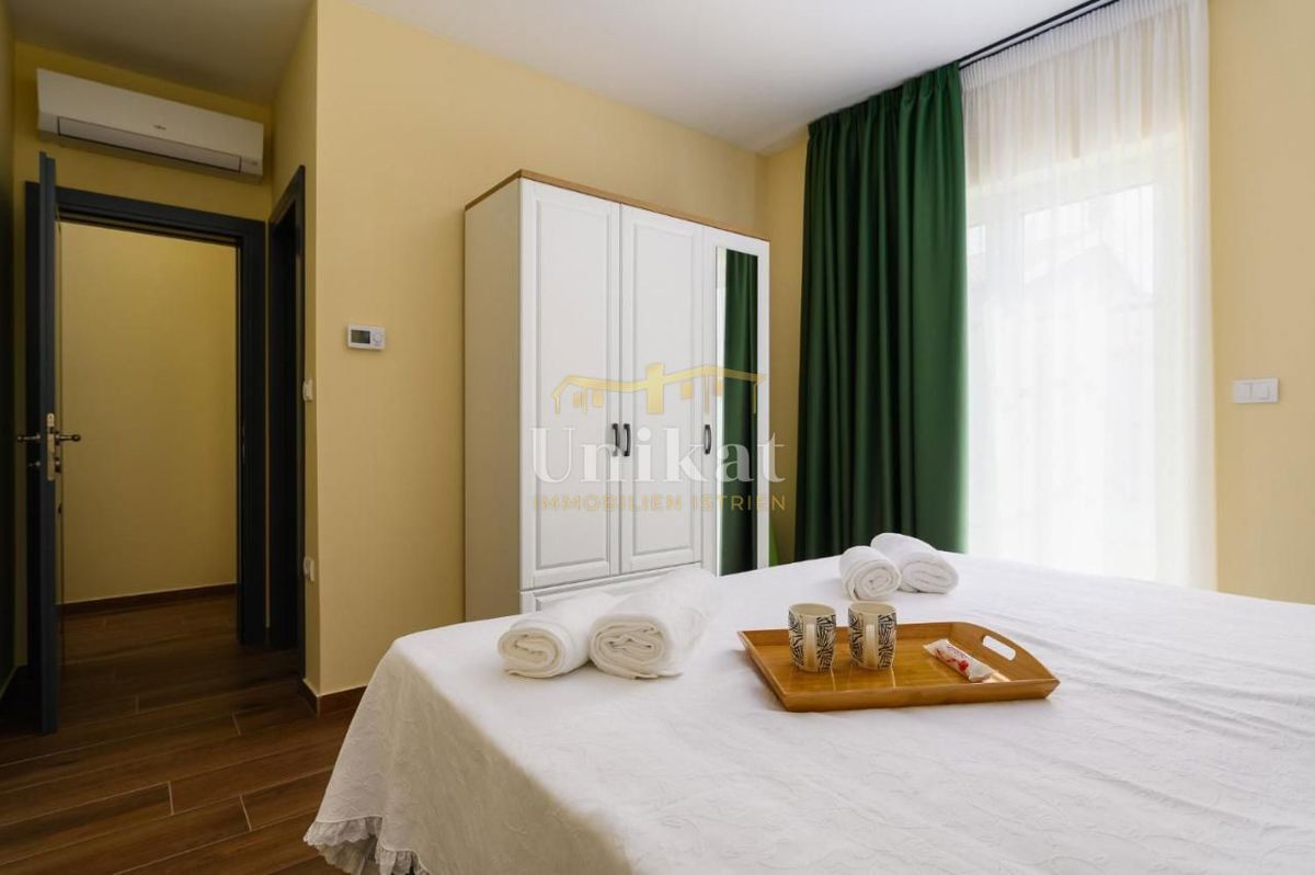 Villa con due unità abitative - vista mare